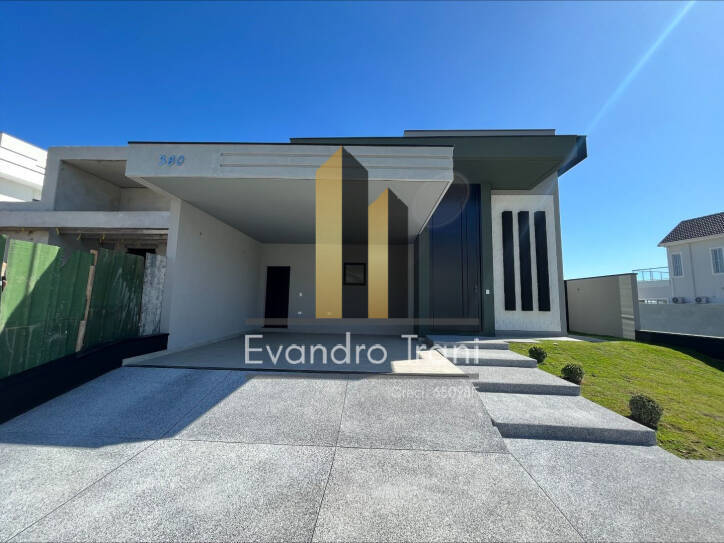 Casa à venda com 3 quartos, 333m² - Foto 2