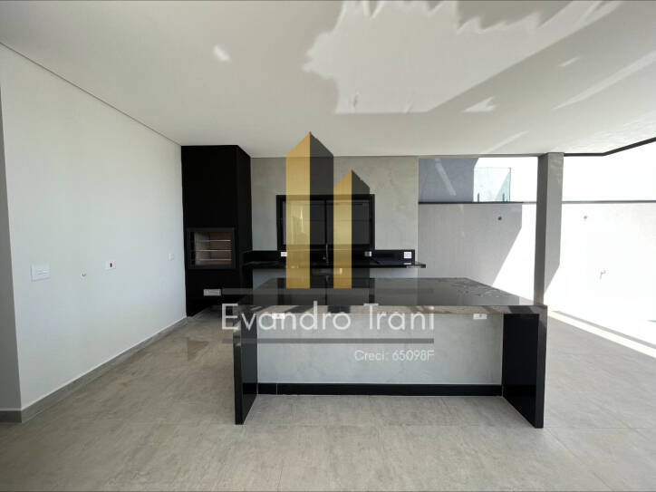 Casa à venda com 3 quartos, 333m² - Foto 4