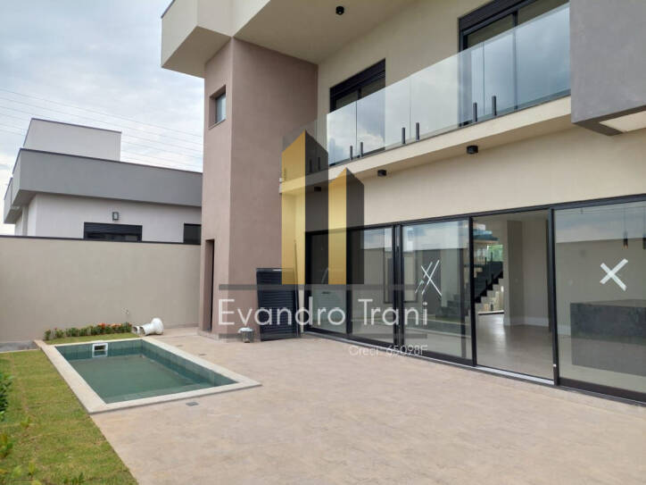 Casa à venda com 4 quartos, 237m² - Foto 1