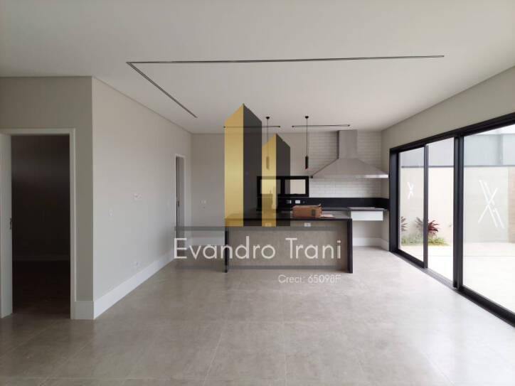 Casa à venda com 4 quartos, 237m² - Foto 2