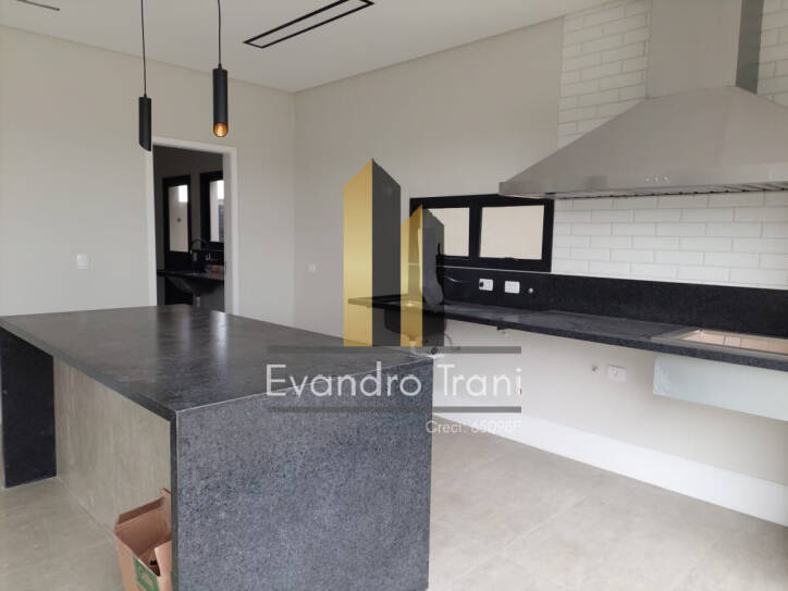 Casa à venda com 4 quartos, 237m² - Foto 3