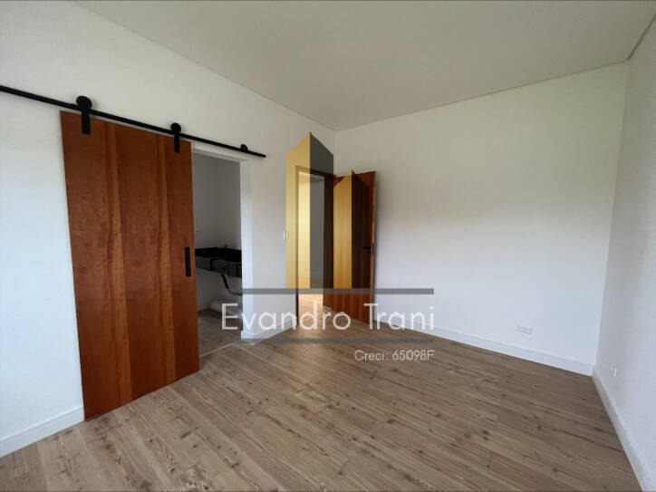 Casa à venda com 5 quartos, 321m² - Foto 3