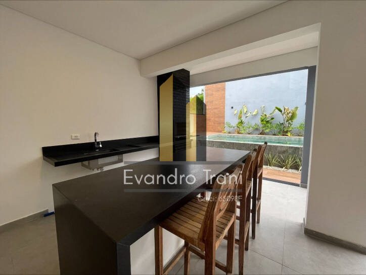 Casa à venda com 5 quartos, 321m² - Foto 4