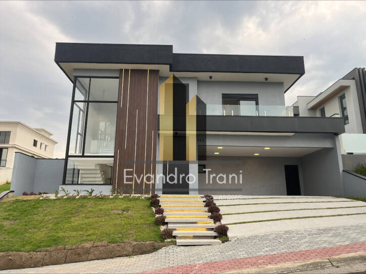 Casa à venda com 5 quartos, 321m² - Foto 1