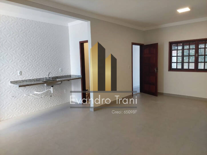 Casa à venda com 2 quartos, 100m² - Foto 1