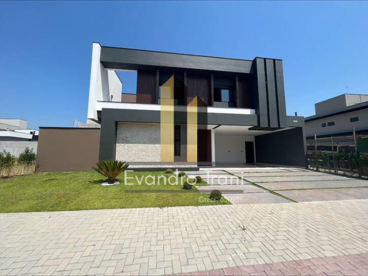 Casa à venda com 4 quartos, 320m² - Foto 2