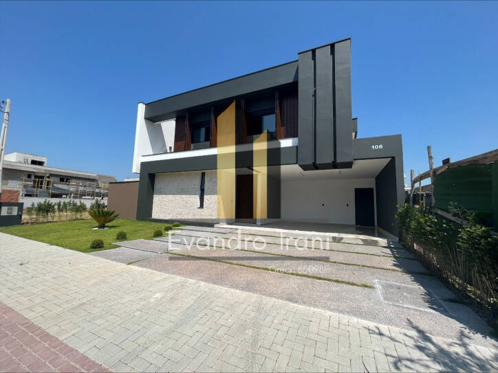 Casa à venda com 4 quartos, 320m² - Foto 1