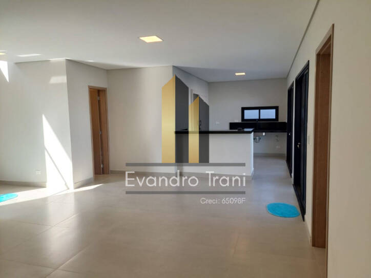 Casa à venda com 3 quartos, 206m² - Foto 1