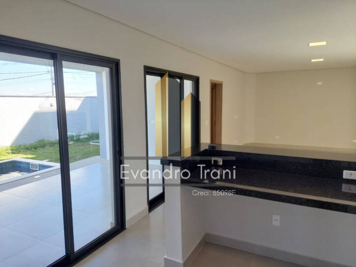 Casa à venda com 3 quartos, 206m² - Foto 2