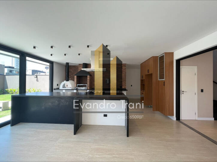 Casa à venda com 4 quartos, 320m² - Foto 8