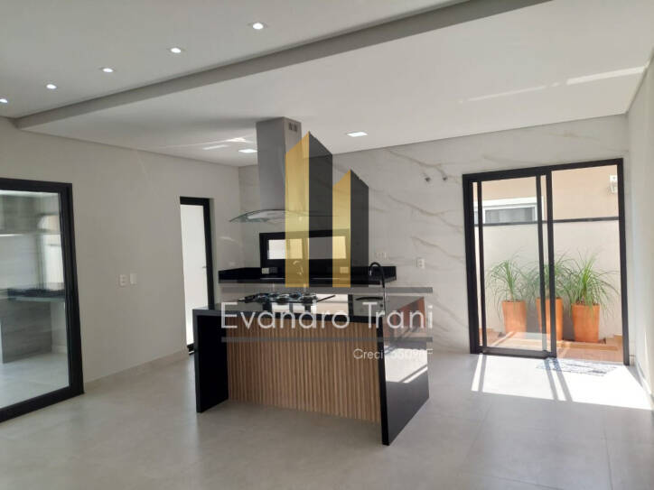 Casa à venda com 3 quartos, 225m² - Foto 10