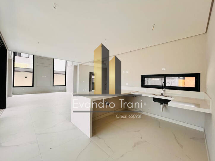 Casa à venda com 4 quartos, 354m² - Foto 1