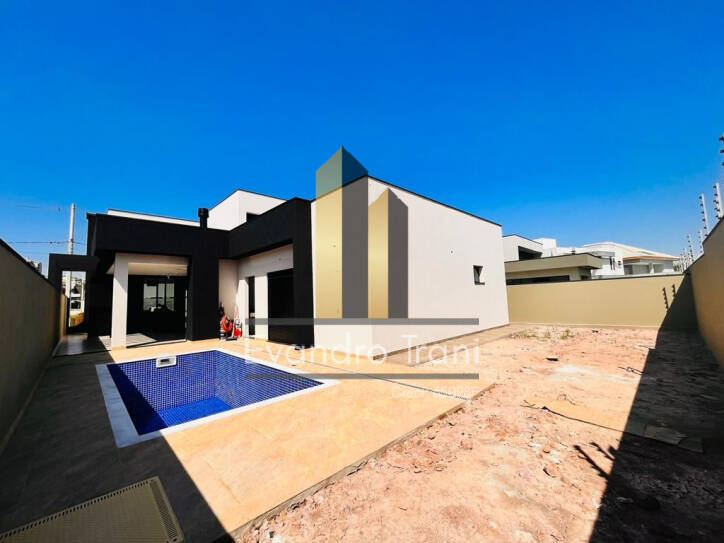 Casa à venda com 4 quartos, 221m² - Foto 2