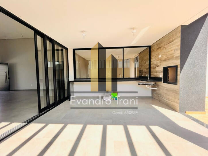 Casa à venda com 4 quartos, 221m² - Foto 3