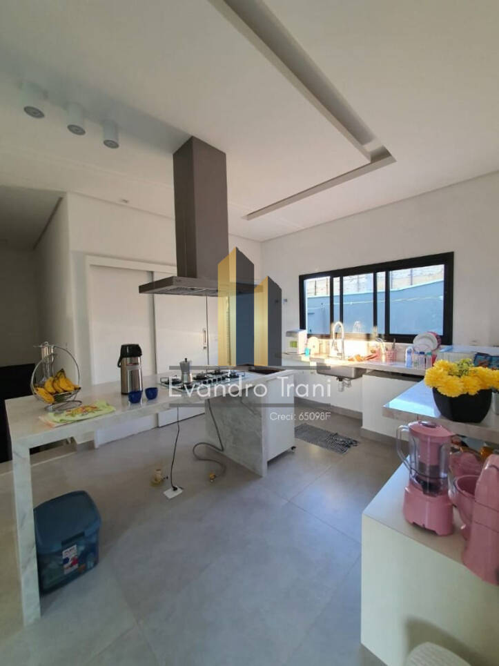 Casa à venda com 4 quartos, 386m² - Foto 4