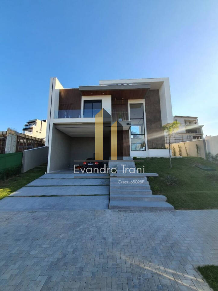 Casa à venda com 4 quartos, 386m² - Foto 1