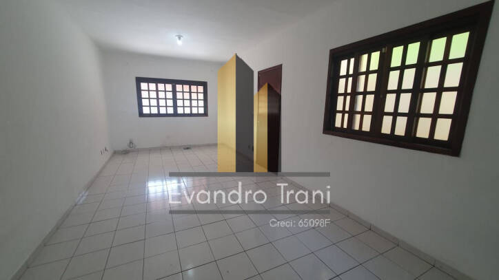 Casa à venda com 3 quartos, 150m² - Foto 1