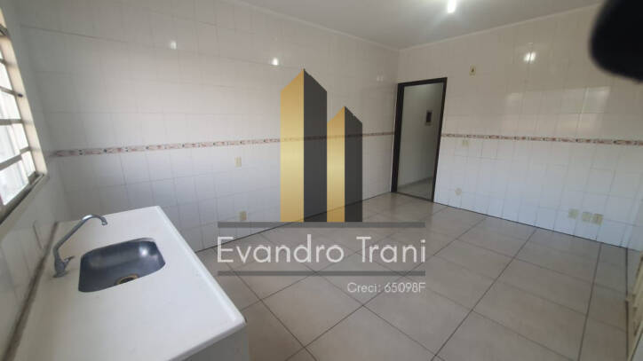 Casa à venda com 3 quartos, 150m² - Foto 2